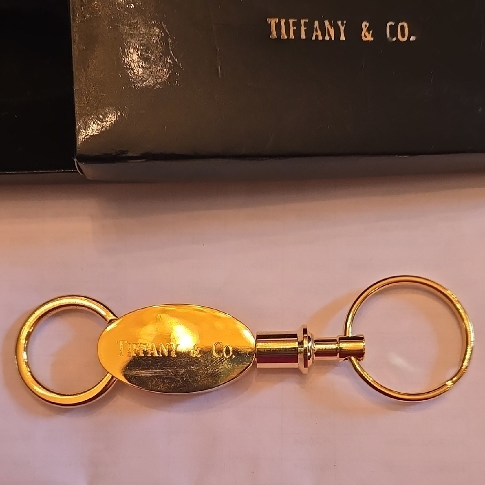 Gold Color Keychain - Picture 2 of 5